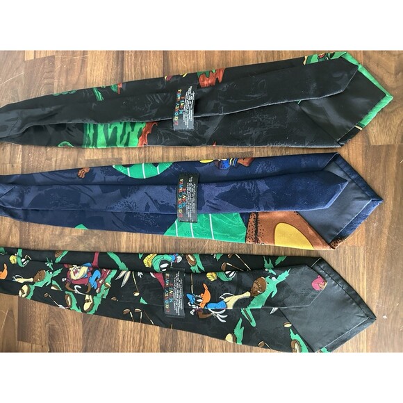 Lot Of 3 Looney Tunes Mania Businesswear Ties Taz Bugs Bunny VTG Golf Football - Picture 5 of 11